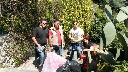 Nella foto i volontari a lavoro