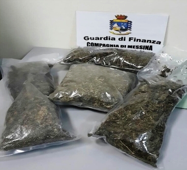Nella foto la droga sequestrata