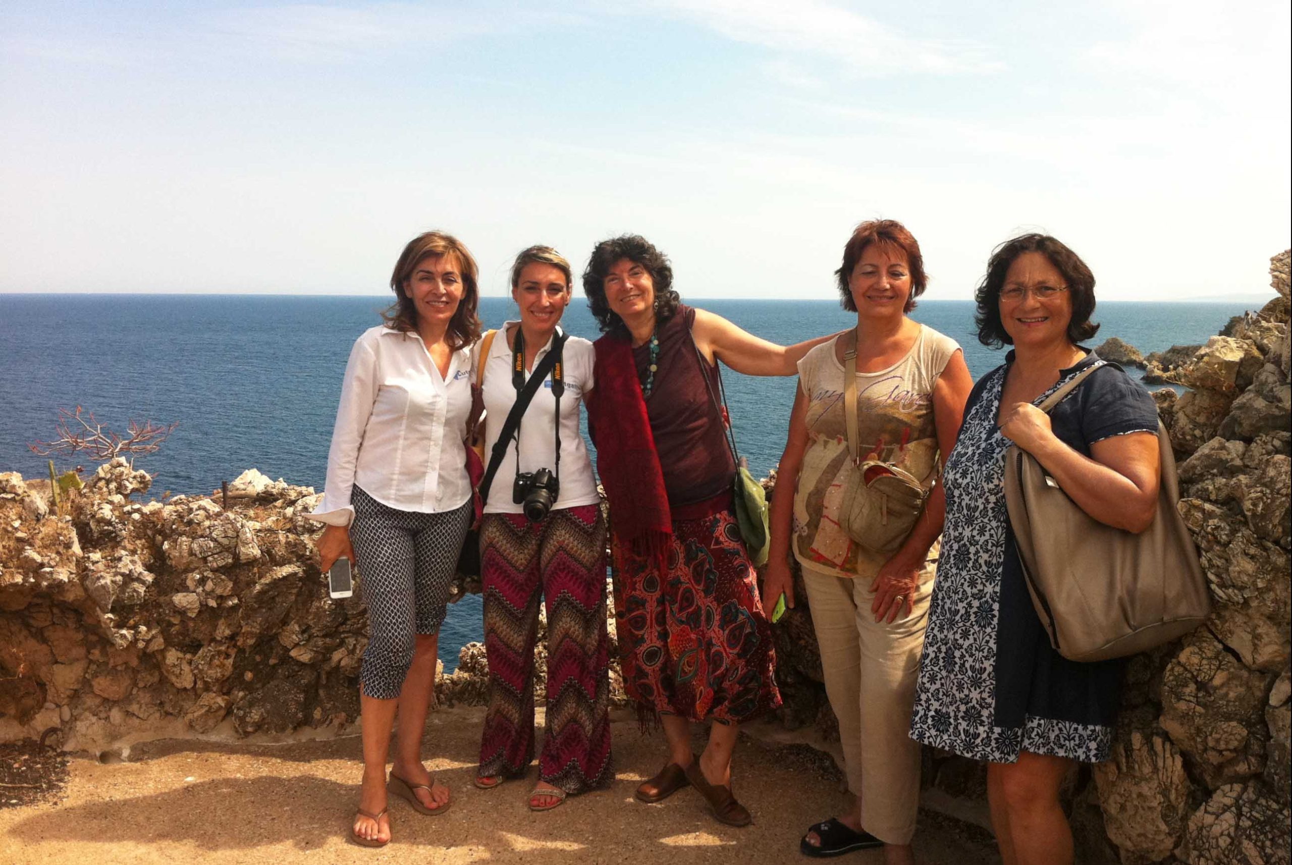 Nella foto Marcella Danon insieme con i collaboratori e il personale del Cutgana